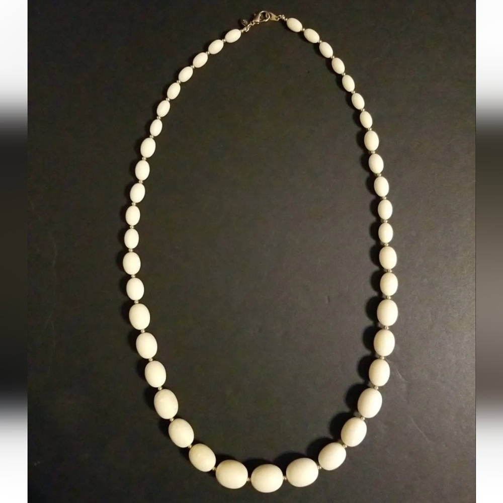 Joan Rivers White Beaded Necklace 15"